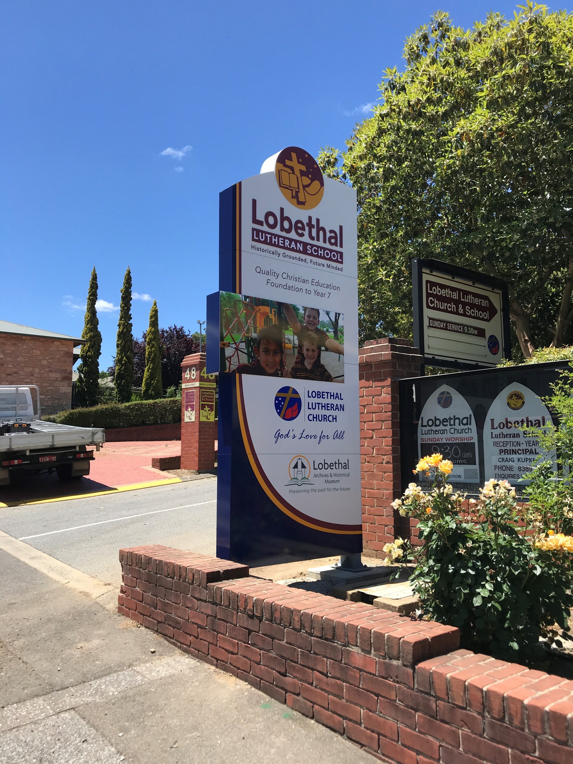 custom pylon sign at school entrance in Adelaide